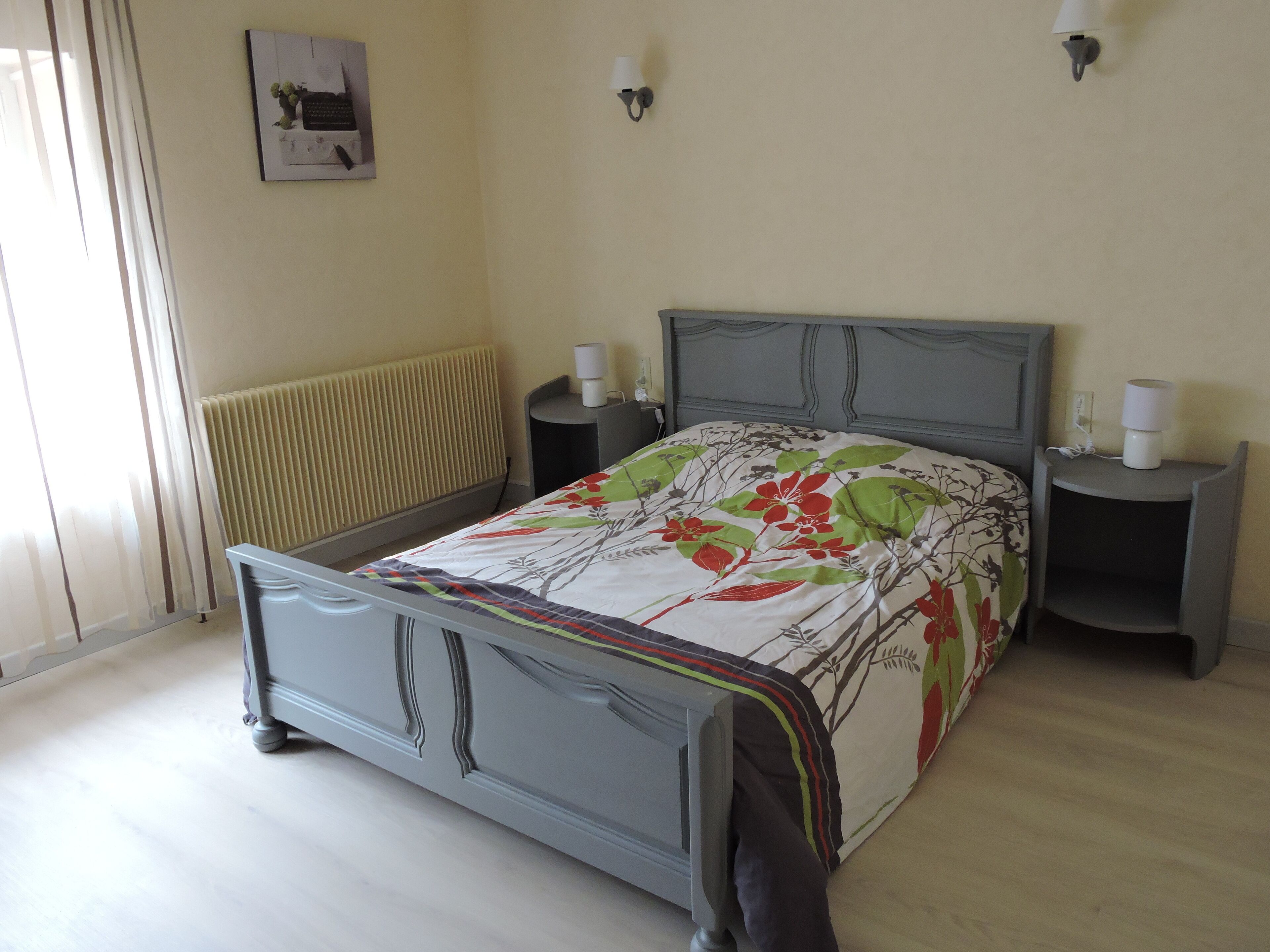 GITE DE FRANCE 2 mins walk to the lake 