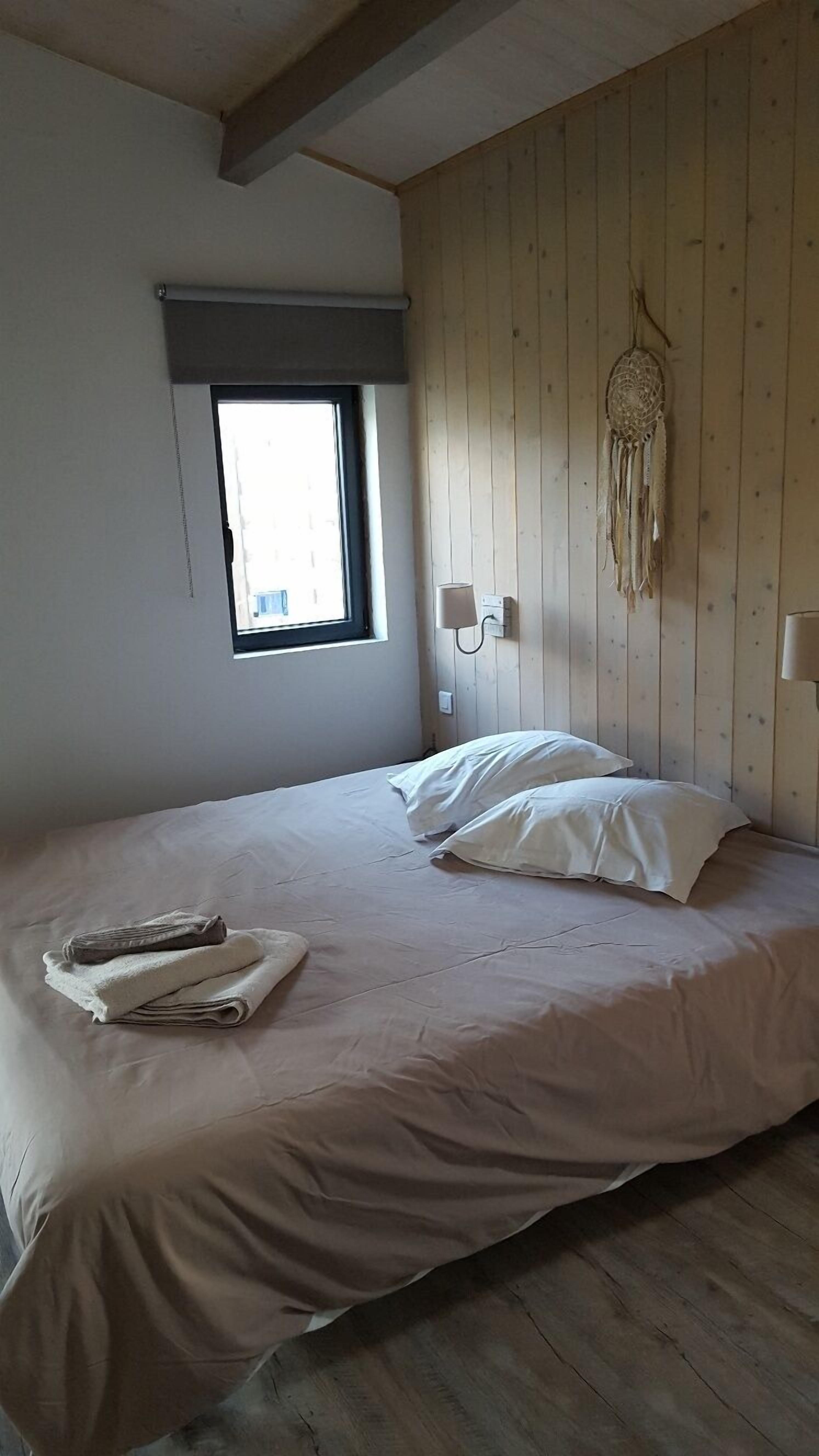 1 chambre, coffres-forts dans les chambres, fer et planche à repasser