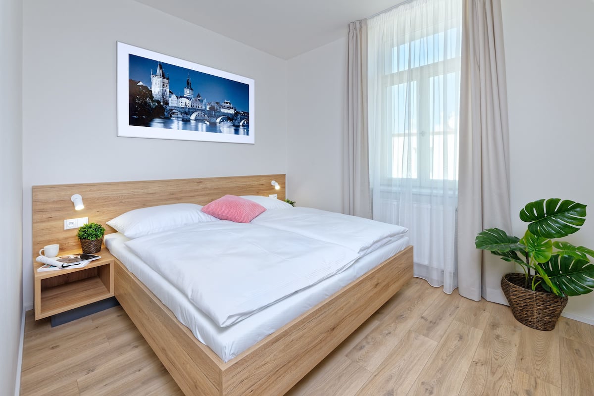 2 chambres, bureau, espace de travail pour ordinateurs portables