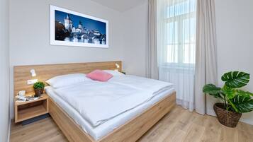 2 Schlafzimmer, Schreibtisch, laptopgeeigneter Arbeitsplatz