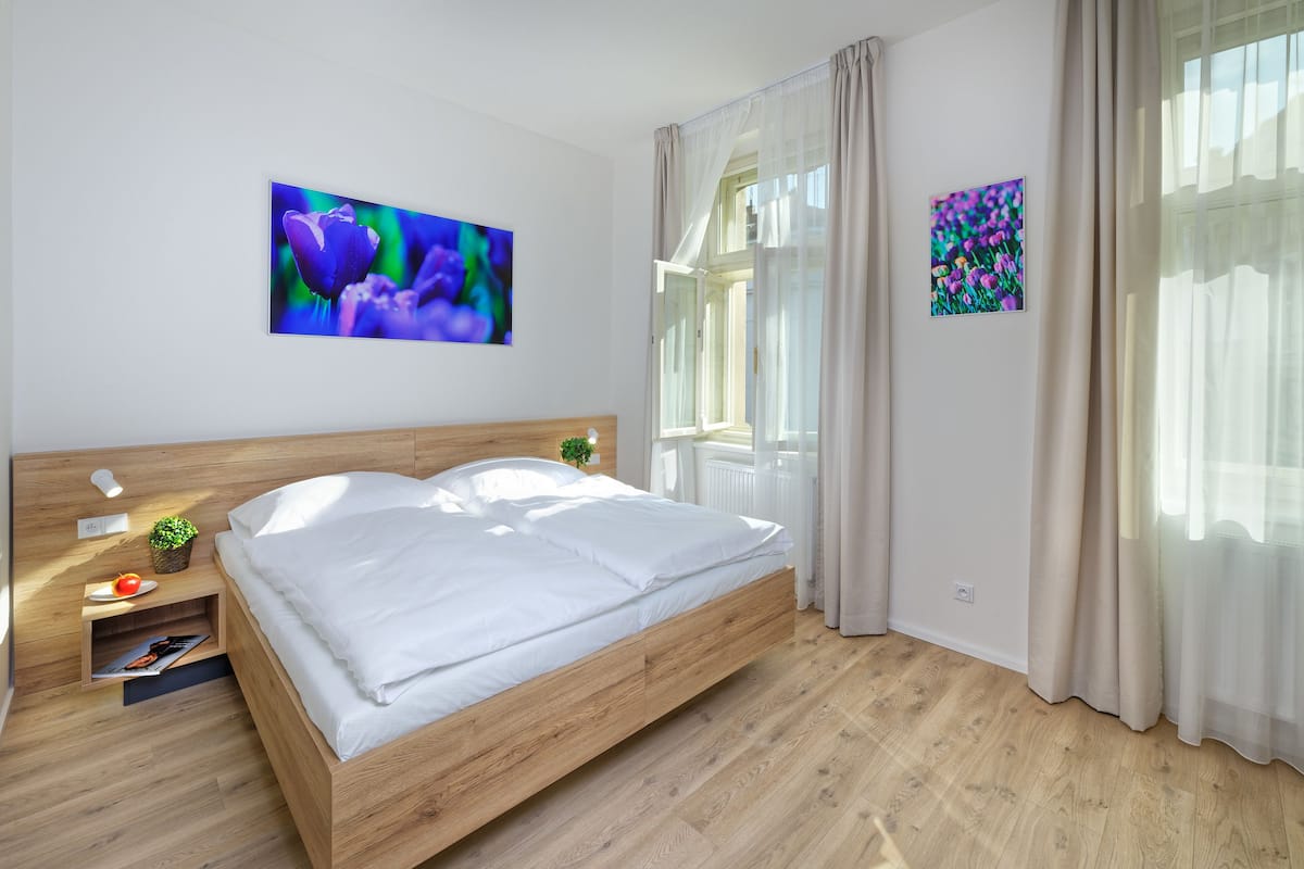 Chambre double, 1 grand lit, non-fumeur, vue sur la ville | Vue de la chambre