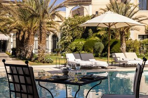 Outdoor pool, pool umbrellas, sun loungers