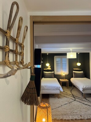 3 Schlafzimmer, Schreibtisch, Bügeleisen/Bügelbrett, Reisekinderbett