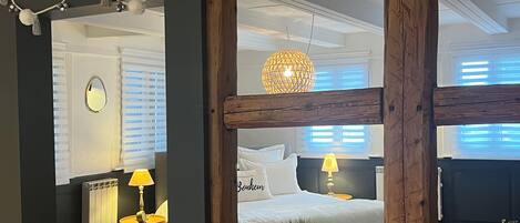 3 chambres, bureau, fer et planche Ă repasser, lit parapluie