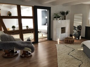 3 Schlafzimmer, Schreibtisch, Bügeleisen/Bügelbrett, Reisekinderbett