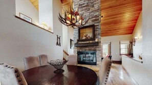 Exterior - 2 Bedroom Ski in, Ski out Luxury Residence Located on Fanny Hill in the Heart of Snowmass Village (Snowmass Village)