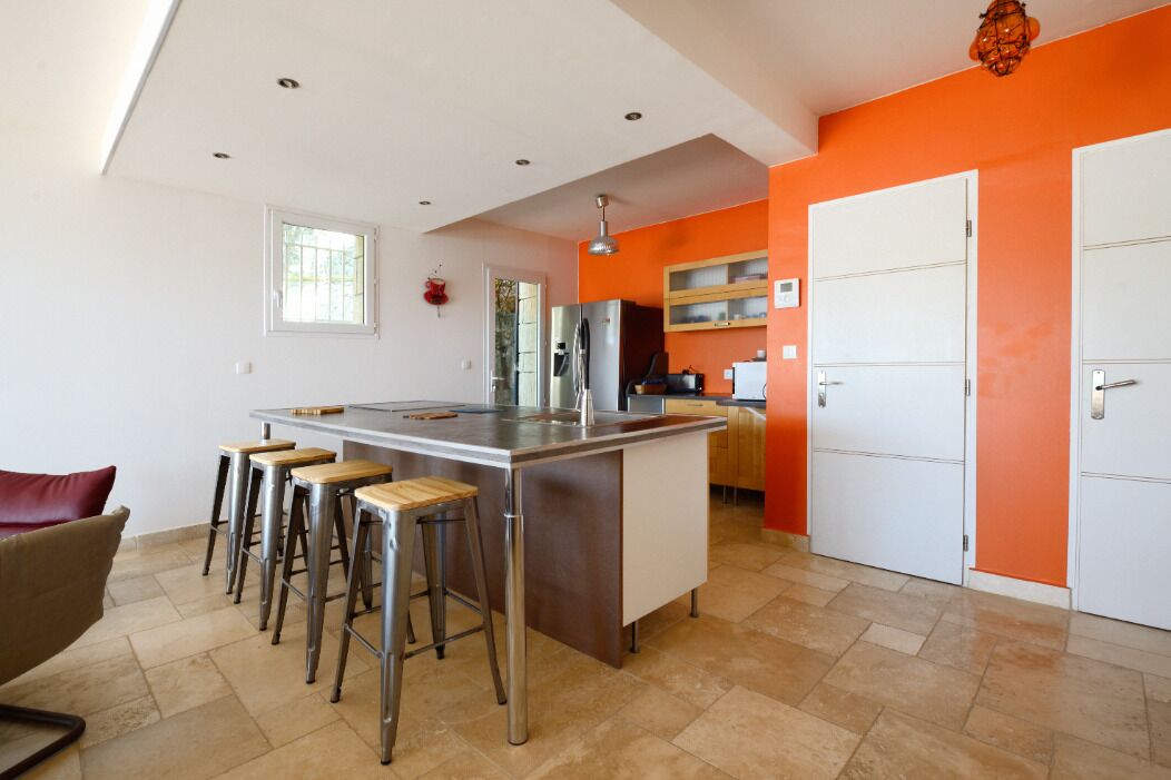 house by the sea and direct access to the beach