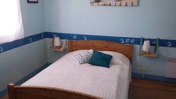 2 bedrooms, iron/ironing board, wheelchair access