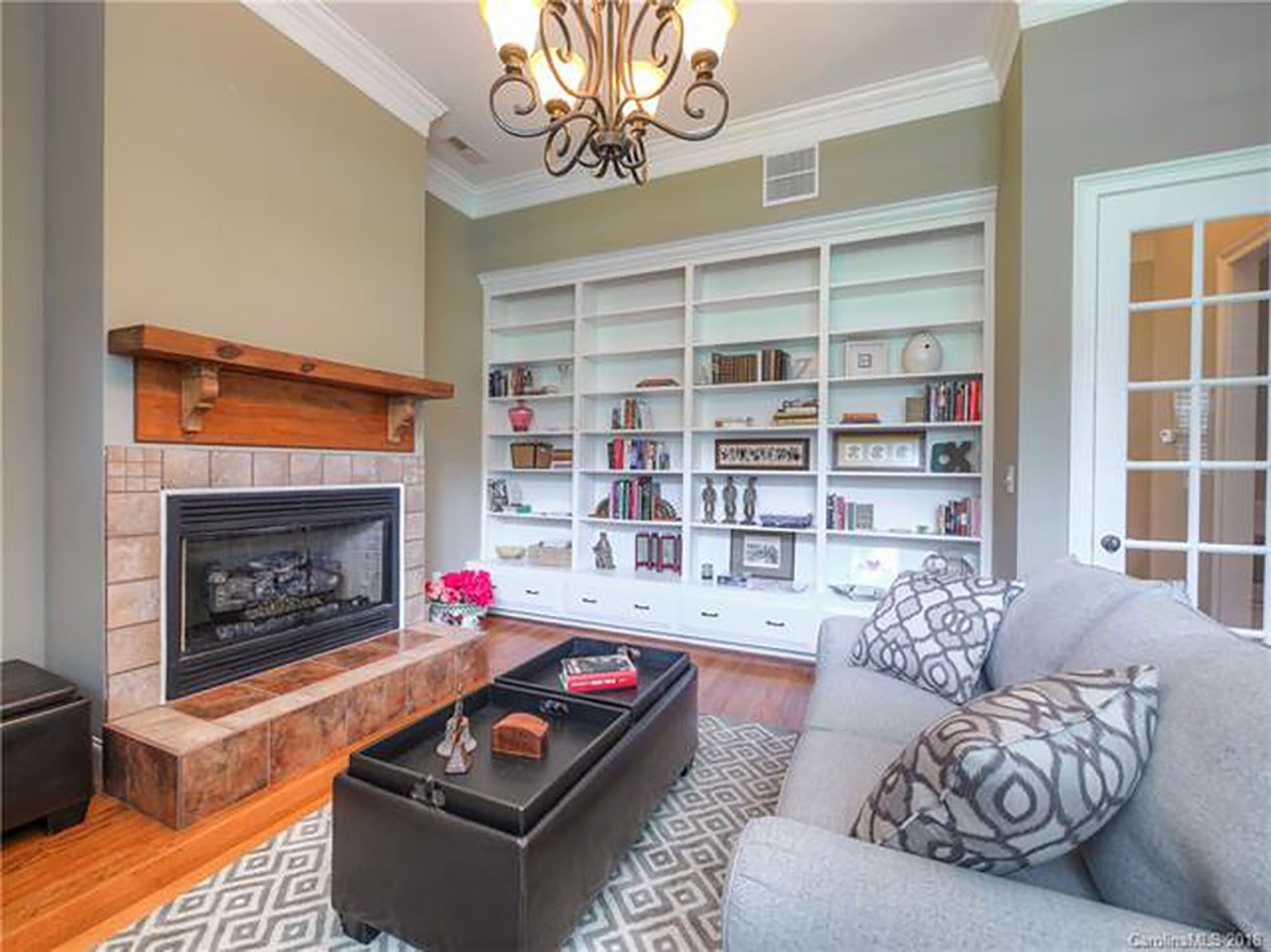 Spacious waterfront home with pool in a quiet cove. Perfect for large families!