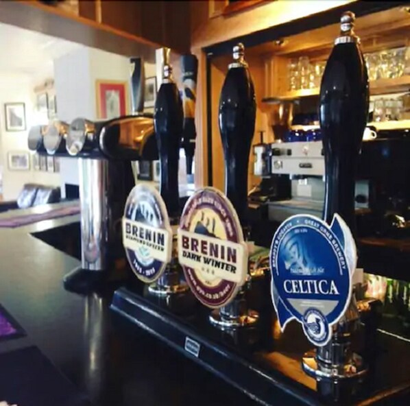 A bar with three beer taps labeled 'Brenin', 'Brenin Dark Winter', and 'Celtica'. - Plas y Brenin (Betws-Y-Coed)