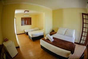 Hotel Pomar - APT AR CONDICIONADO (600m distância) | Minibar, Schreibtisch, Bügeleisen/Bügelbrett, kostenloses WLAN