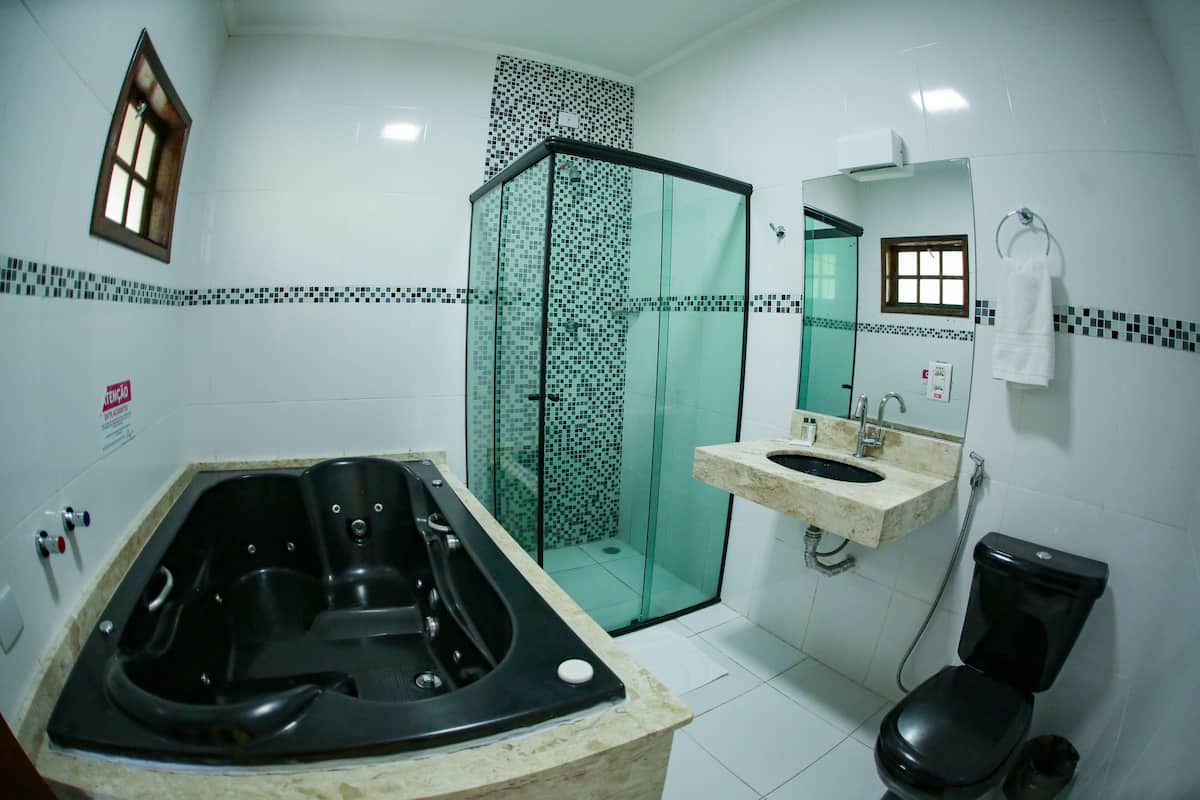 Hotel Recanto - APT AMPLO HIDRO (900m distância) | Kylpyhuone | Suihku, hiustenkuivaaja, pyyhkeet