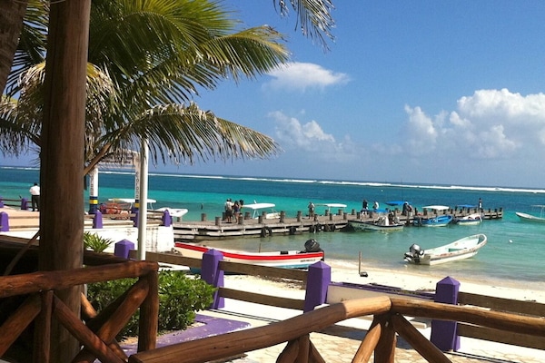 Not much rush hour at this town square's beach. An easy four minute walk away.