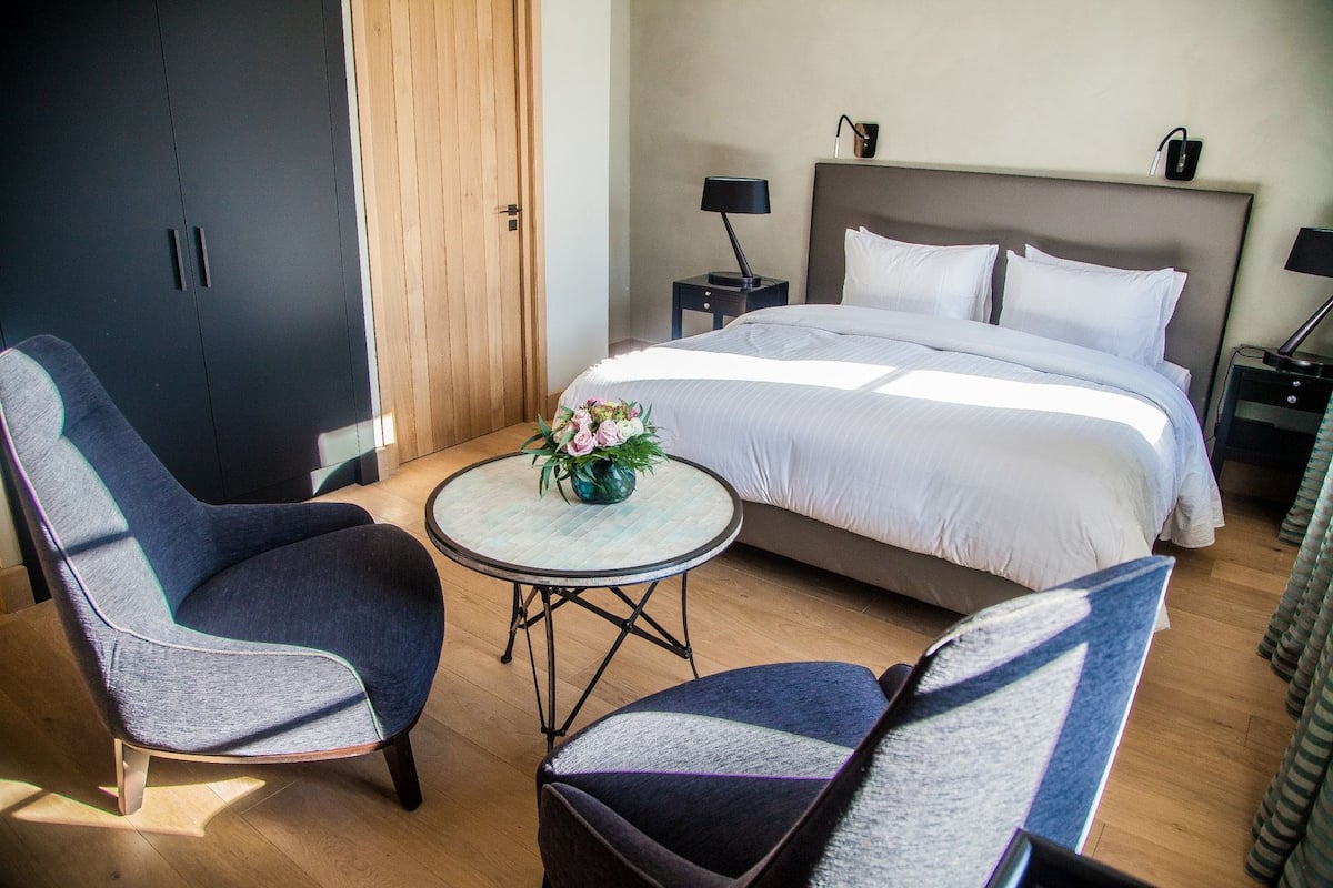 Tweepersoonskamer (Bouteillan) | Luxe beddengoed, een minibar, een kluis op de kamer
