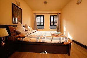 3 bedrooms, iron/ironing board, WiFi, bed sheets