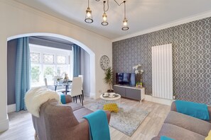 Deluxe appartement | Woonkamer | Flatscreentelevisie