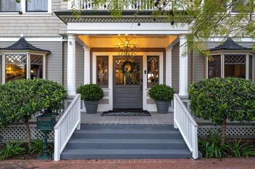 Beautiful 8 Bd/8 Bath Victorian Home in Downtown Santa Barbara, great for group