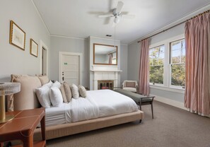 8 bedrooms, desk, iron/ironing board, free WiFi - Beautiful 8 Bd/8 Bath Victorian Home in Downtown Santa Barbara, great for group (Santa Barbara)