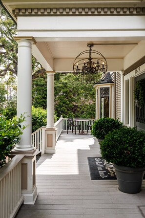 Terrace/patio - Beautiful 8 Bd/8 Bath Victorian Home in Downtown Santa Barbara, great for group (Santa Barbara)