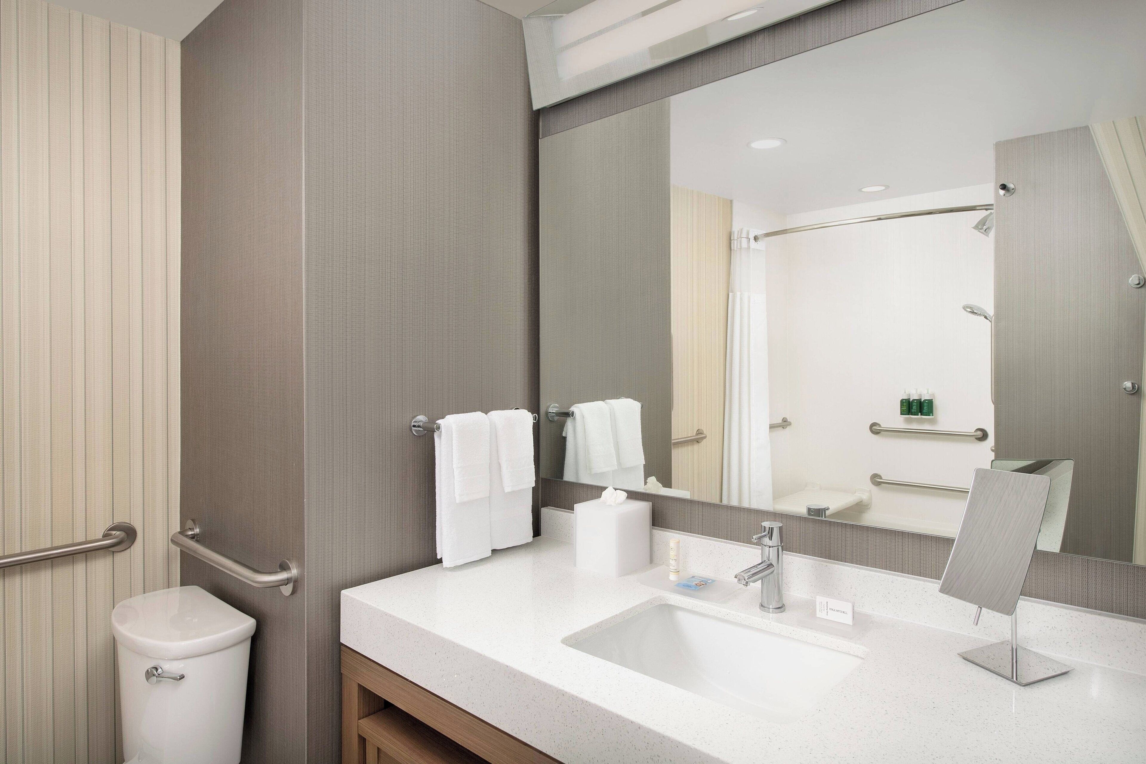 hydromassage showerhead, free toiletries, hair dryer, towels