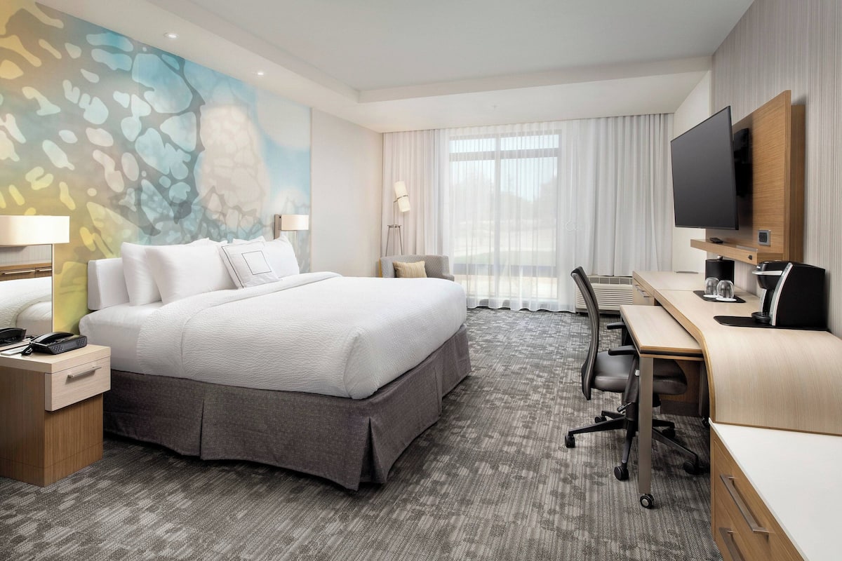 Bàn, khu vực làm việc phù hợp cho laptop, bàn ủi/dụng cụ ủi quần áo