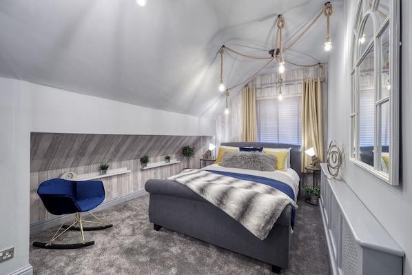 Deluxe Penthouse, Multiple Beds