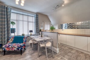 Deluxe Penthouse, Multiple Beds | Private kitchen