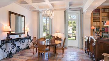 Sudah termasuk sarapan siap masak setiap hari