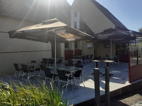 Terrace/patio. Hôtel Le Goas Plat