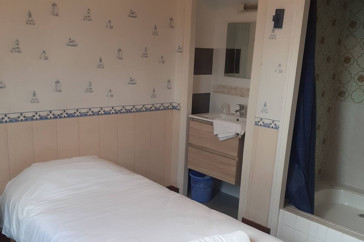 twin room (toilet not in the room) | bathroom | shower, free toiletries, hair dryer, towels