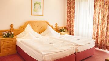 In-room safe, desk, iron/ironing board, cribs/infant beds