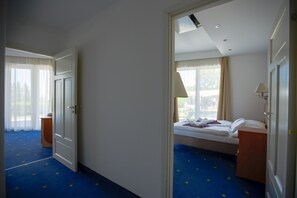2 bedrooms, desk, blackout curtains, soundproofing