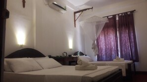 Desk, soundproofing, iron/ironing board, free WiFi