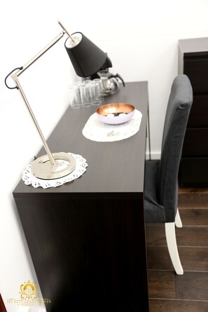 Classic-Vierbettzimmer, Nichtraucher, Erdgeschoss | Schallisolierte Zimmer, kostenloses WLAN, Bettwäsche