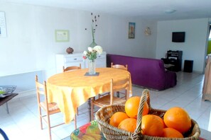Fridge, microwave, oven, stovetop - Chambres d'Hôtes Le Clos du Murier (Villefranche-de-Rouergue)