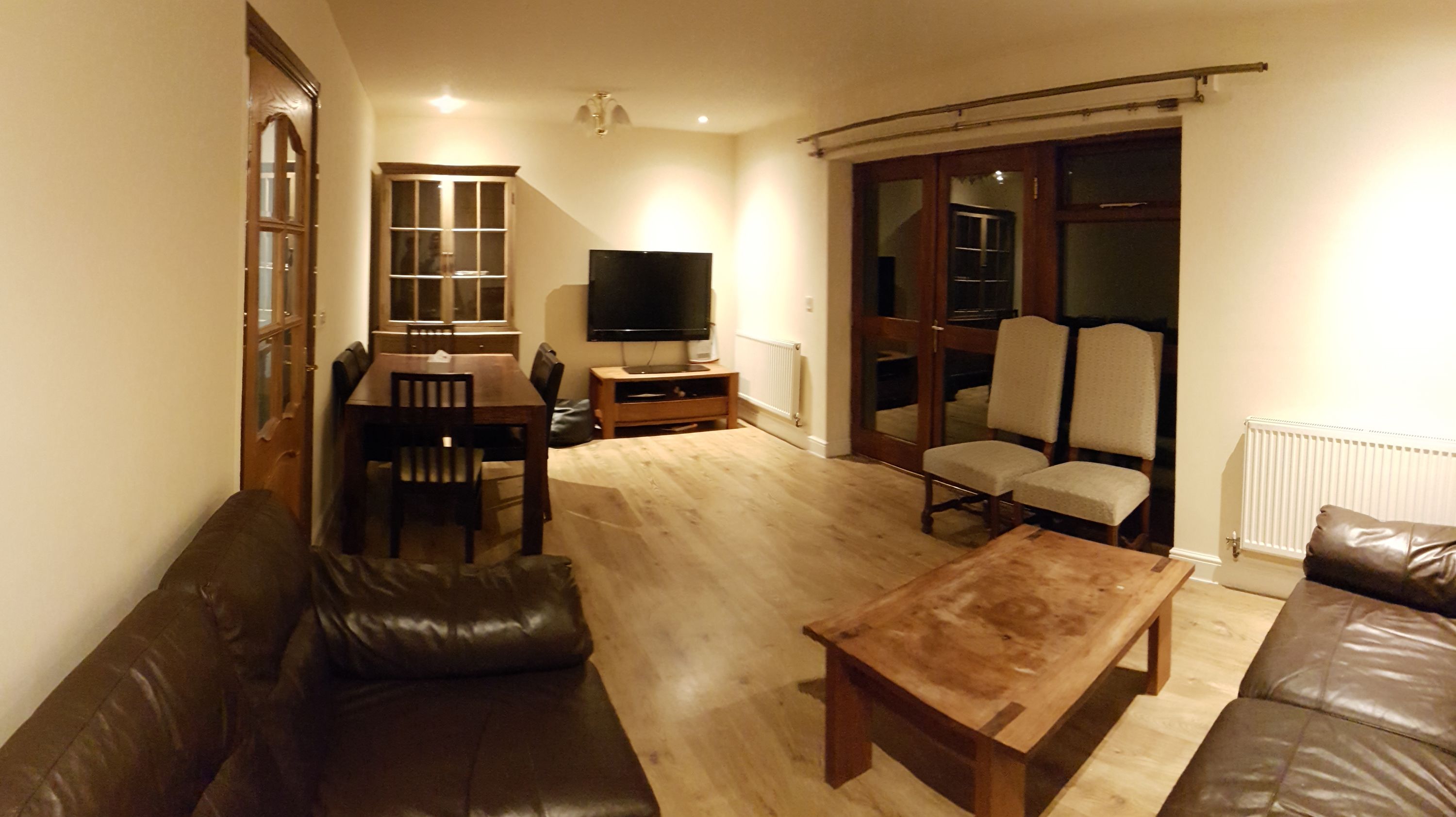 Departamento, 3 habitaciones | Sala de estar | Televisión de pantalla plana 