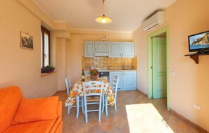 Full-sized fridge, microwave, oven, stovetop - Residence Casale Torrenova al Conero (Potenza Picena)