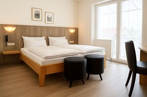 Quarto casal | Cofres nos quartos, escrivaninha, cortinas blackout, Wi-Fi de cortesia