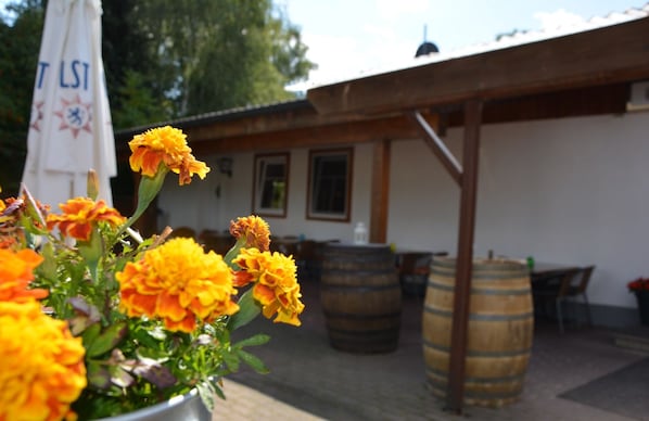 Terrace/patio - Landhotel zur Lahnbrücke (Lahntal-Sarnau)