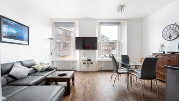 1 Schlafzimmer, Allergikerbettwaren, Zimmersafe, individuell dekoriert