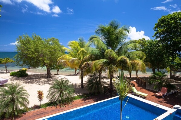 Outdoor pool - Springwater Resorts (Roatan)