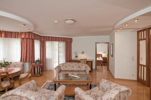 Suite | Wohnbereich | Fernseher