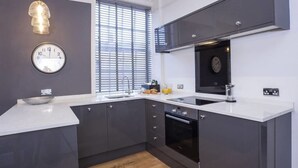 Apartment, 2 Bedrooms | Private kitchen | Fridge, microwave, oven, stovetop - Fossgate Bridge (York)