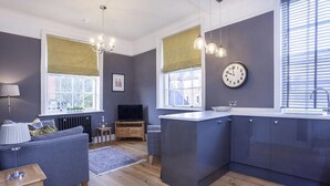 Apartment, 2 Bedrooms | Iron/ironing board, WiFi (free), bed sheets - Fossgate Bridge (York)