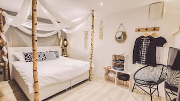 Apartment, Terrace (Sauna and Jetted Tub) | Desk, soundproofing, free WiFi, bed sheets