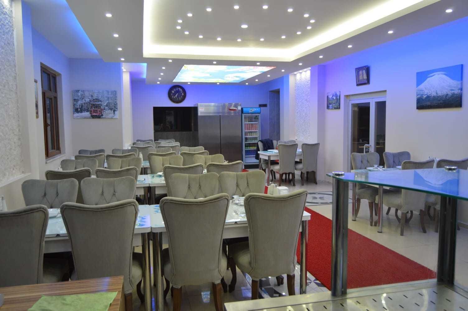 供應  早餐、午餐及晚餐