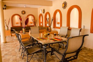 Family House, 3 Bedrooms, Accessible, Garden View | In-room dining