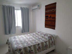 Cortinas blackout, wifi gratis y ropa de cama 