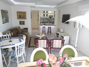 Apartment | Living room | Flat-screen TV - Habitat Villa Florida Praia Ingleses (Florianópolis)