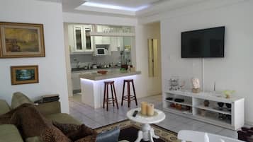 Apartamento | Sala de estar | TV de tela plana